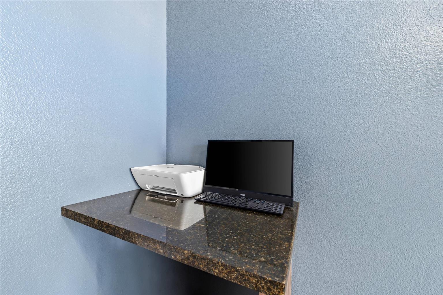 Quality Inn & Suites - photo 36