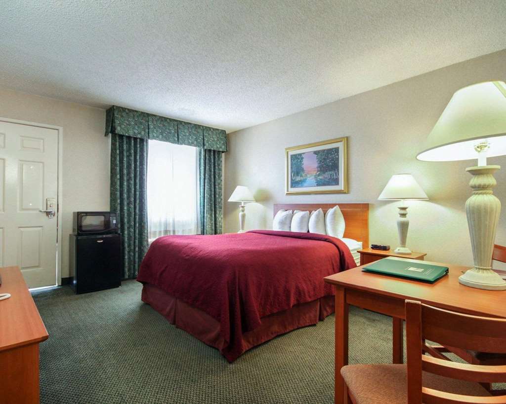 Quality Inn Airport East - photo 9