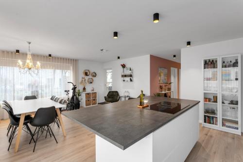 Stylish 3BR Apartment — 4-Star Luxury Hotel in Reykjavik, Iceland