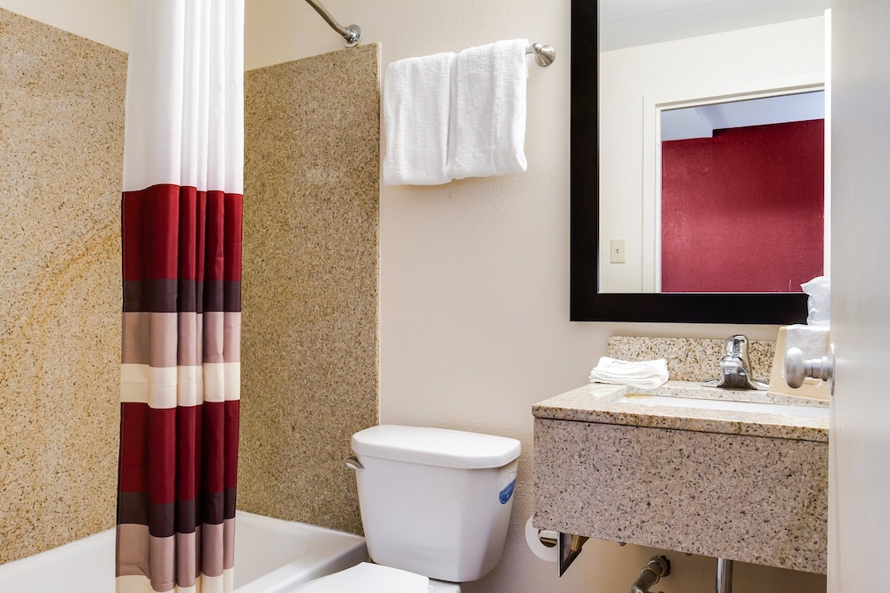 Red Roof Inn York Downtown - photo 13