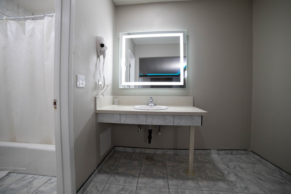 Artesia Motor Inn - photo 17