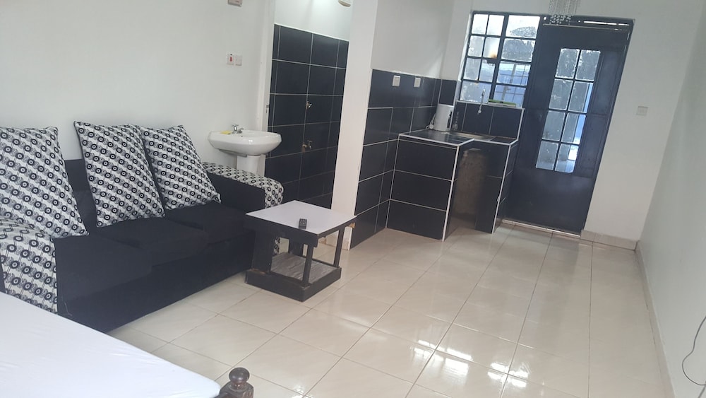 Inviting 1 Bed Studio iwith Breakfast Nairobi