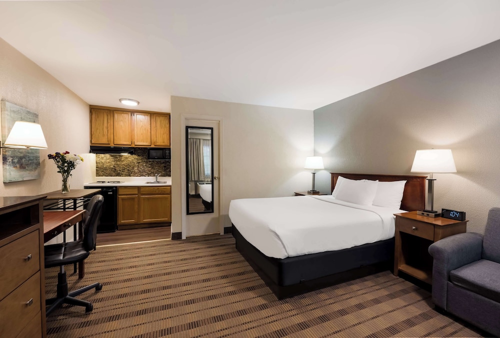 SureStay Plus by Best Western Woodbury Inn - photo 18