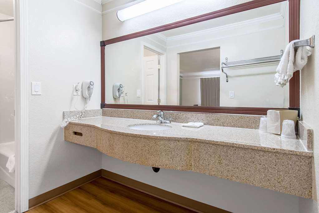 Motel 6 Kingsburg CA - photo 19
