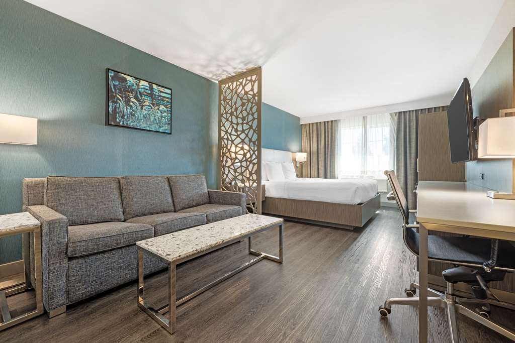Best Western Plus Temecula Wine Country Hotel &Suites - photo 4