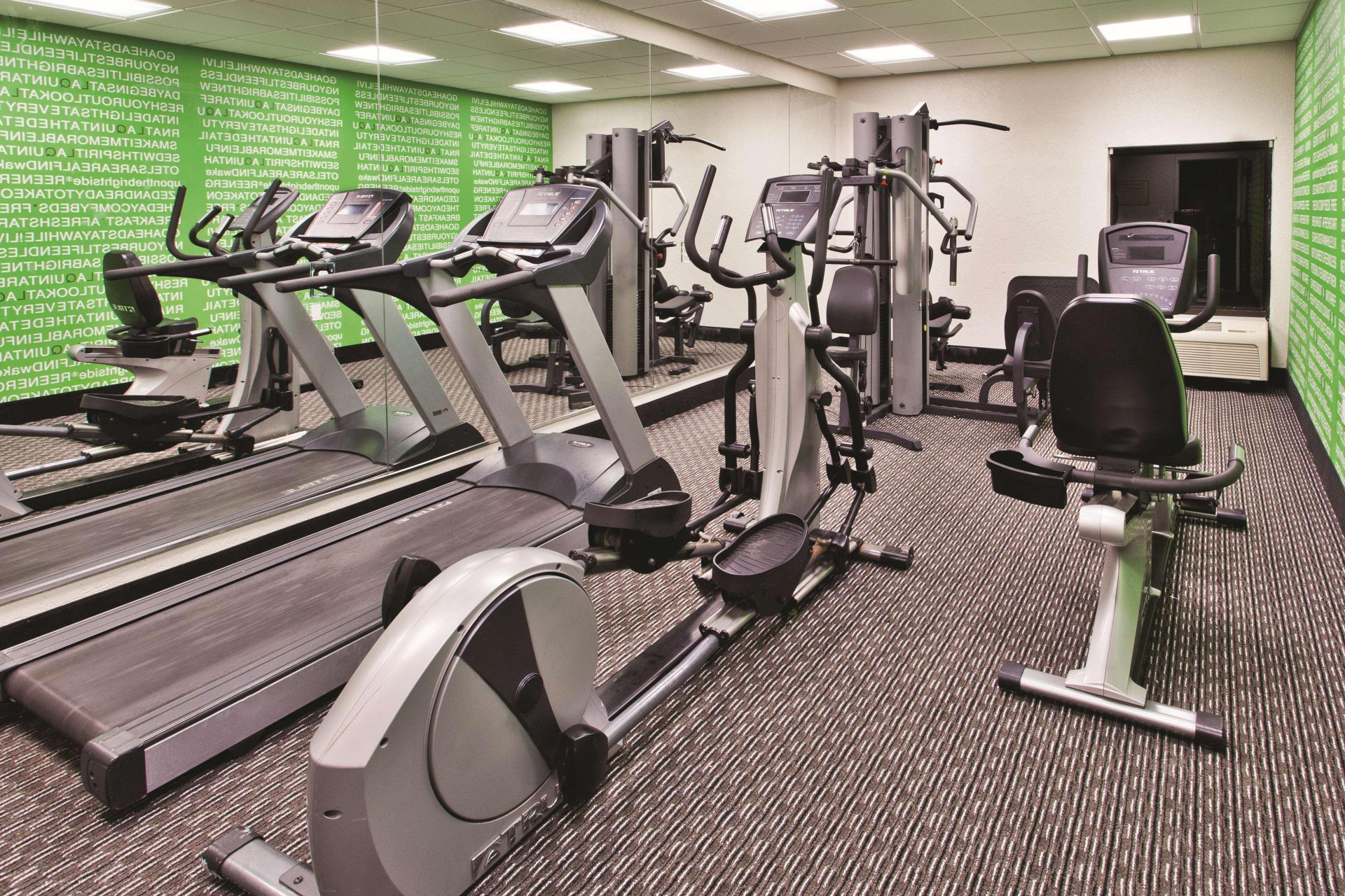 La Quinta Inn & Suites by Wyndham Charleston Riverview - photo 4