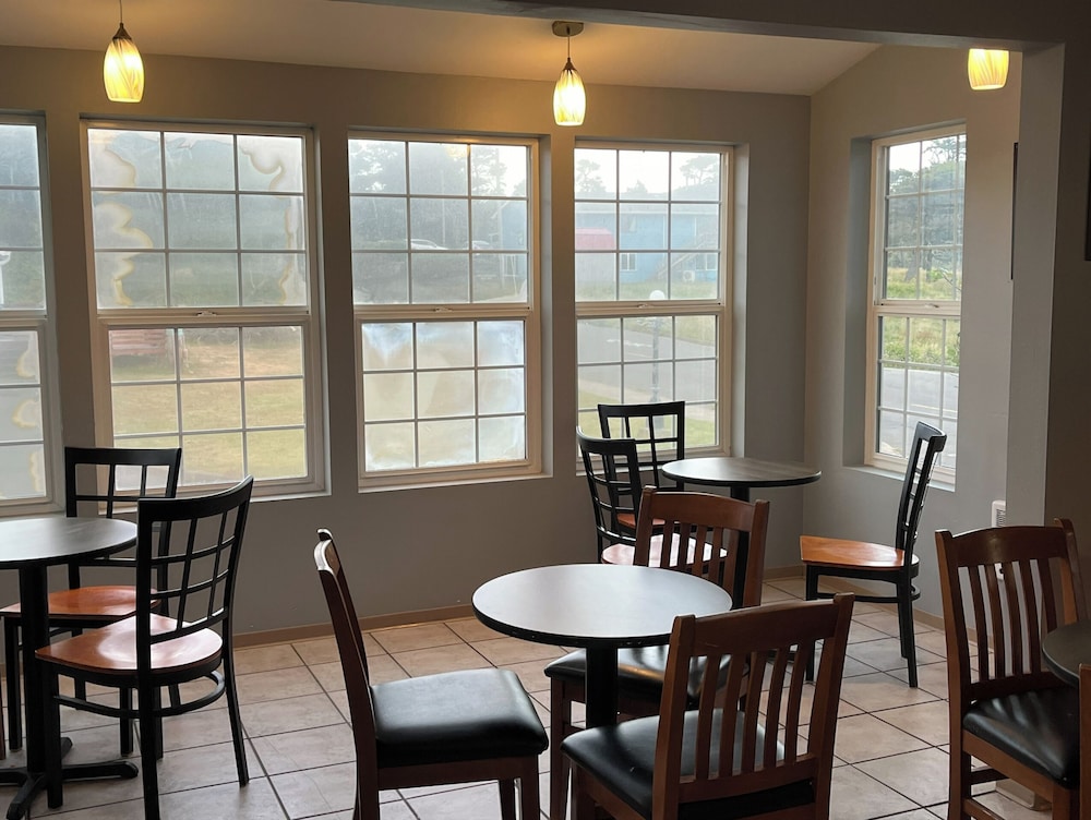 Oyo Waves Hotel Newport Or Nye Beach - photo 4