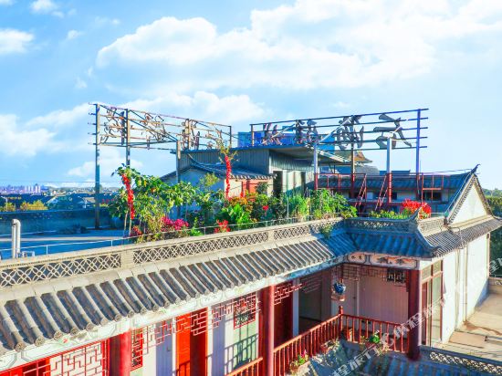 Houhai post stacks - carbon neutral hotel in Dali
