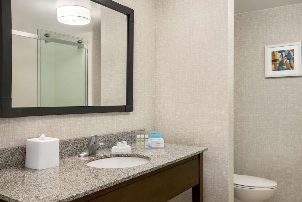 Hampton Inn & Suites Exeter - photo 33
