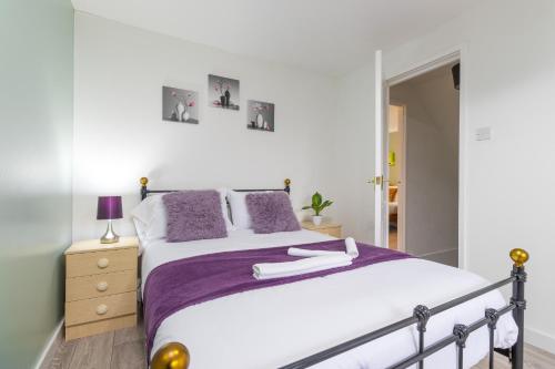 Newly refurbed 5BR Sleeps 12 in Northampton, United Kingdom