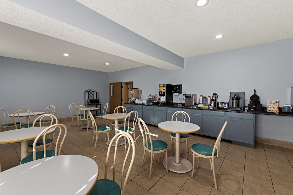 Red Lion Inn & Suites Gretna - photo 26