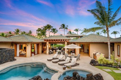 Mauna Lani Luxury Retreat with Private Beach Club Heated Pool and Spa Gazebo Volcano Views Golf Cart and E Bikes for Island Adventures — 4-Star Luxury Hotel in Waikoloa, United States