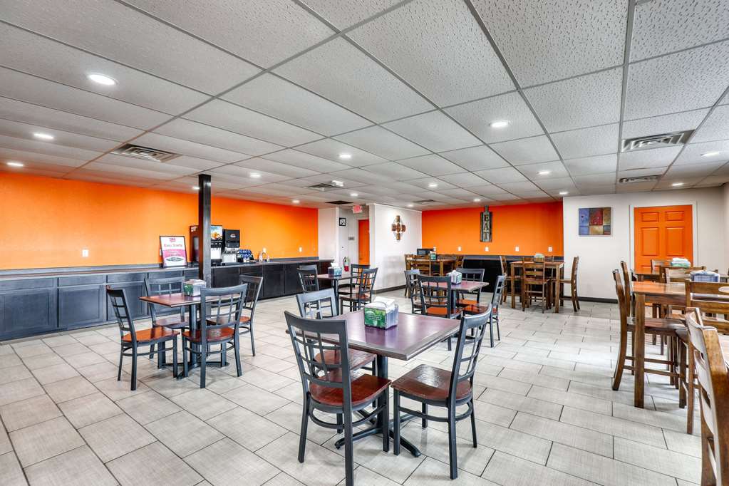 Econo Lodge Neenah - photo 41
