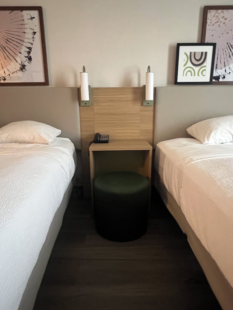 Spark by Hilton Lockport - photo 6