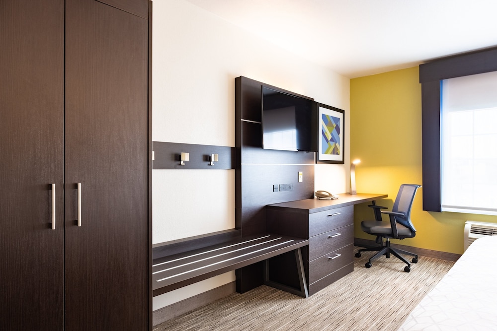 Holiday Inn Express & Suites Evanston By IHG - photo 25