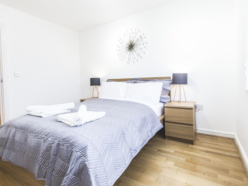 First Stay Apartments The West Suite — 4-Star Luxury Hotel in Birmingham, United Kingdom