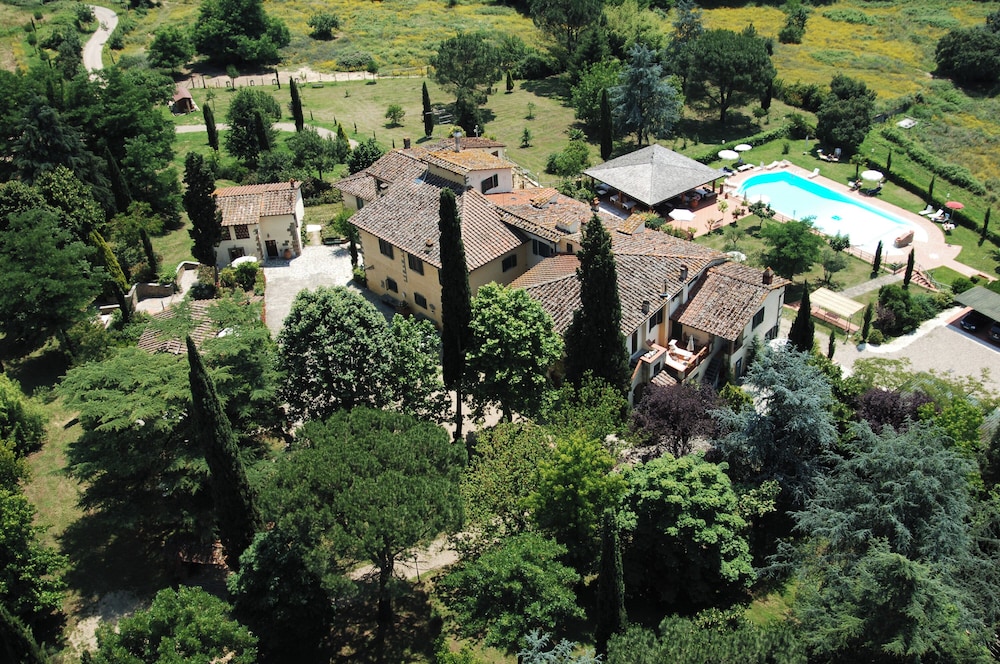 Villa Rigacci — 4-Star Luxury Hotel in Reggello, Italy