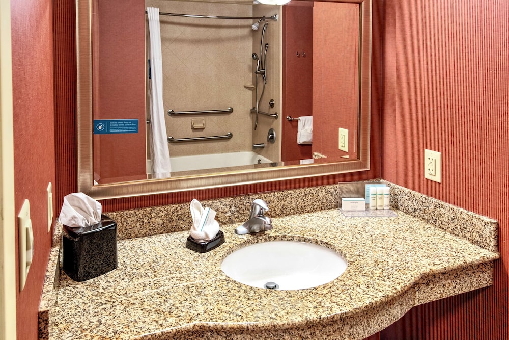 Hampton Inn Jacksonville Anniston Area - photo 33