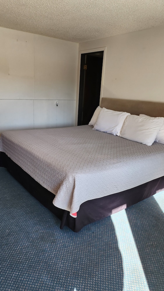 Golden Arrow Motel - photo 12