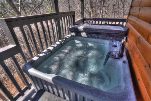 Top of the Line Treehouse Near Helen Georgia — 4-Star Luxury Hotel in Cornelia, United States
