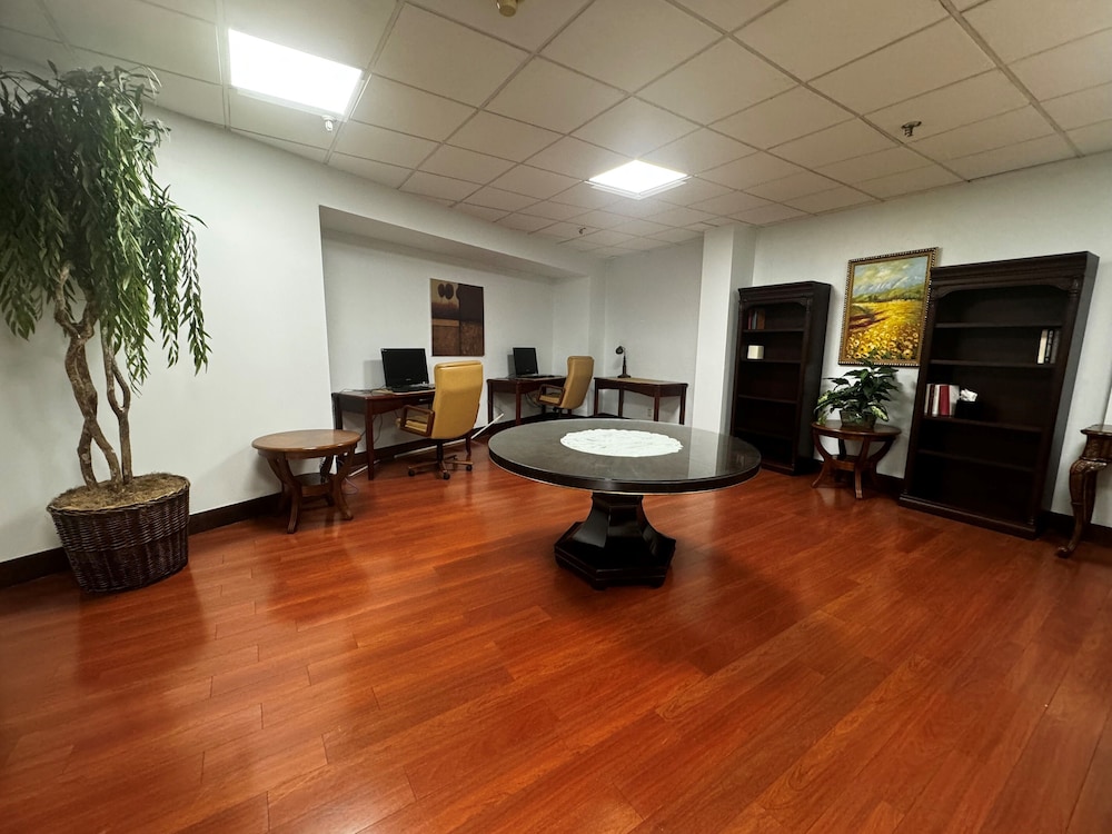 Wingate Houston near NRG Park Medical Center - photo 39