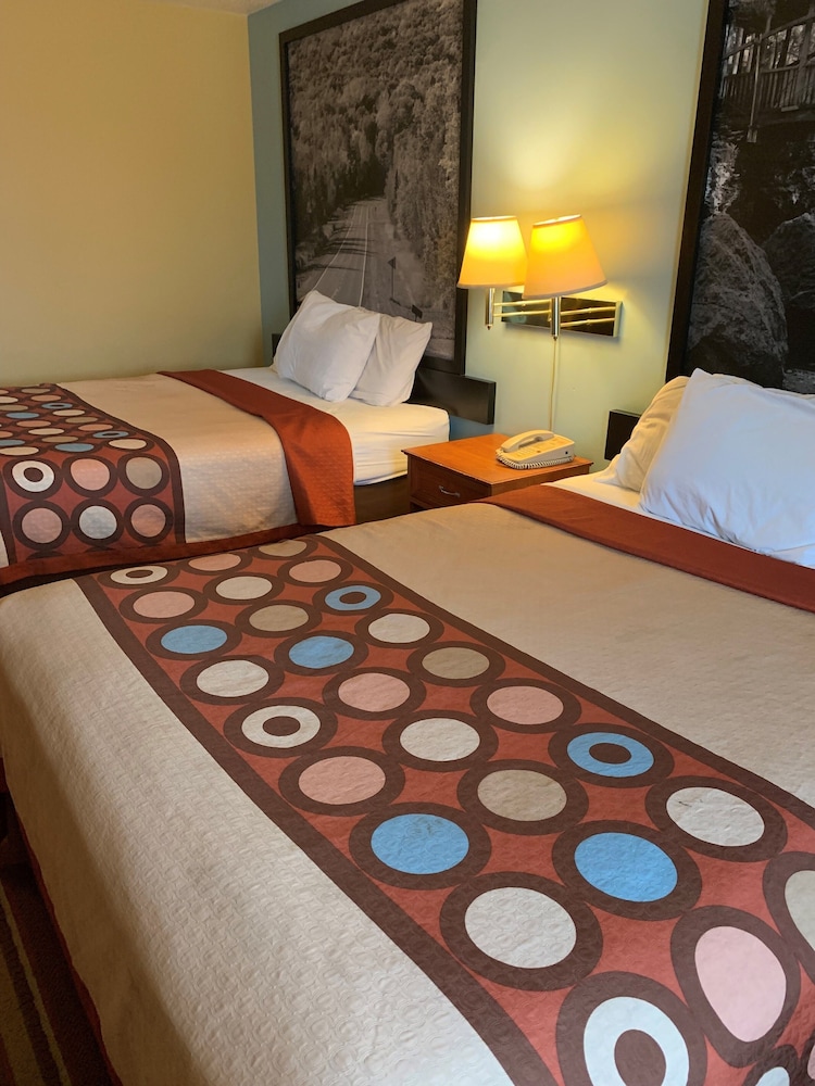 Super 8 by Wyndham Sparta - photo 21