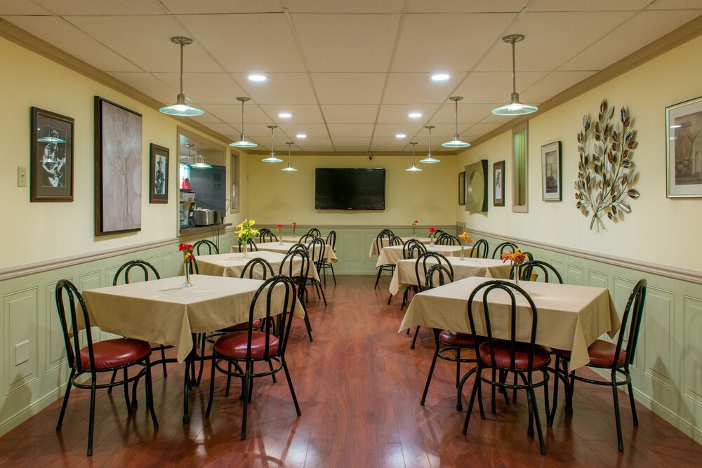 University Inn Academic Suites - photo 18