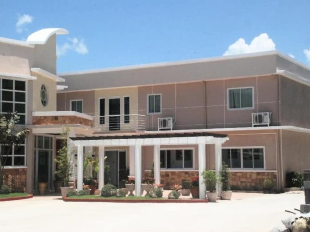 Regal Plaza Resort — hotel in Nabua