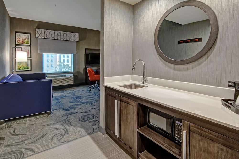 Hampton Inn Fresno Airport - photo 17
