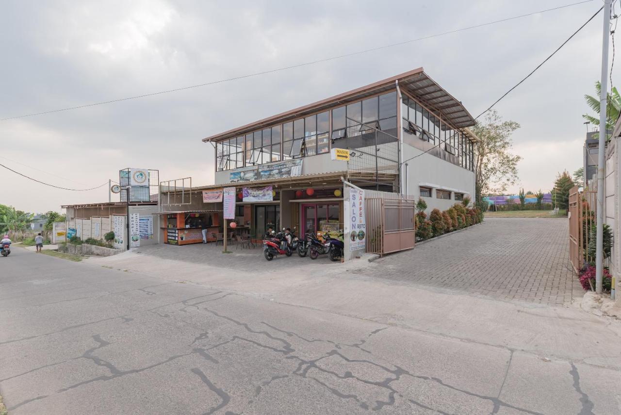 RedDoorz near Universitas Advent Indonesia in Lembang, Indonesia