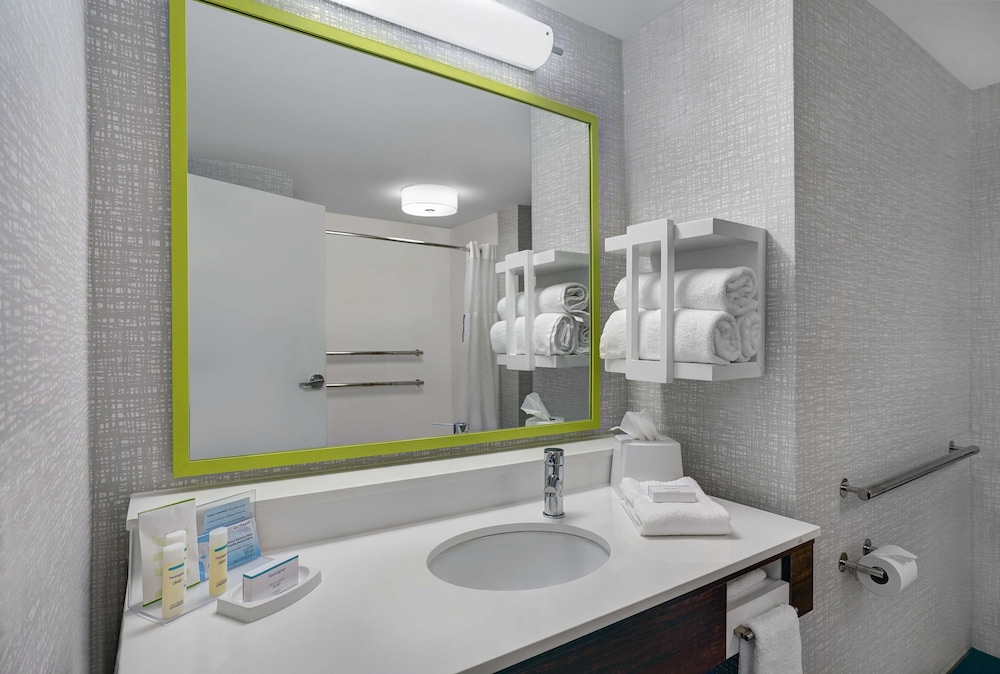 Hampton Inn Utica - photo 17