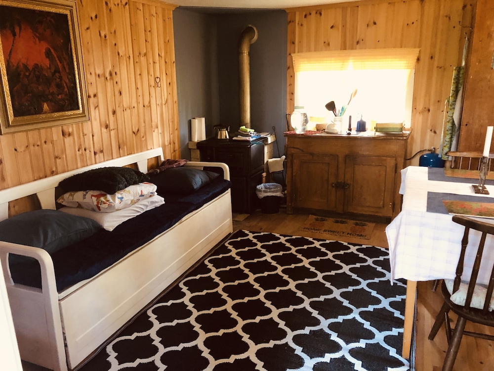 Tiny hut in the Forest Overlooking the River — hotel in Avesta