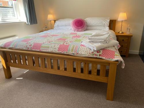 Wellington view one en suite shower and super king bed — 4-Star Luxury Hotel in Wellington, United Kingdom