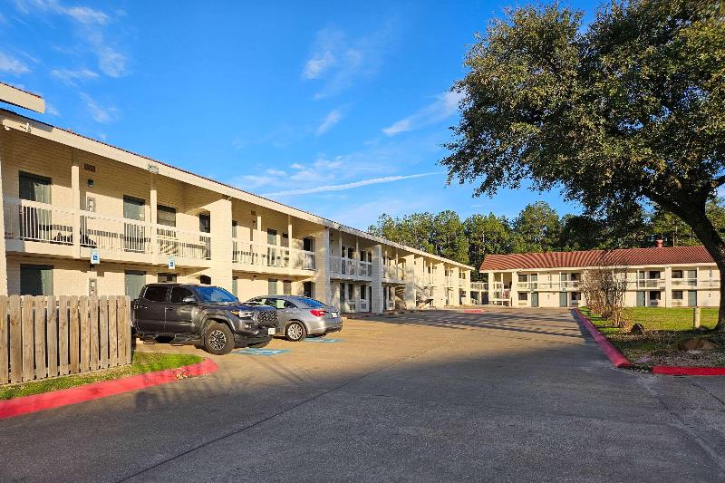 Baymont by Wyndham Nacogdoches Near University - photo 3