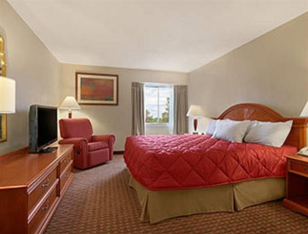 Ramada Burlington Hotel & Conference Center - photo 5