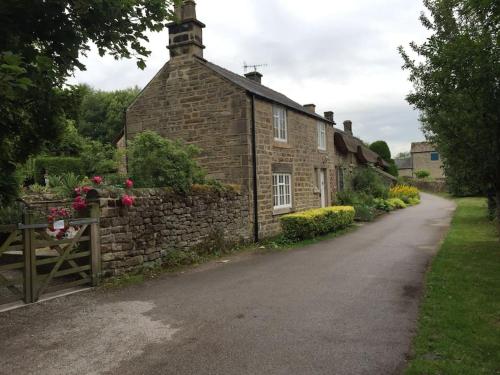 Thatch End Cottage — 4-Star Luxury Hotel in Baslow, United Kingdom