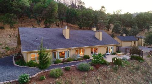 Sierra Ranch A Yosemite Retreat — 4-Star Luxury Hotel in Mariposa, United States