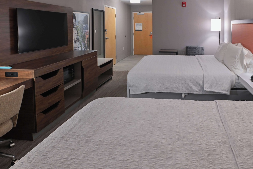 Hampton Inn Fremont - photo 16