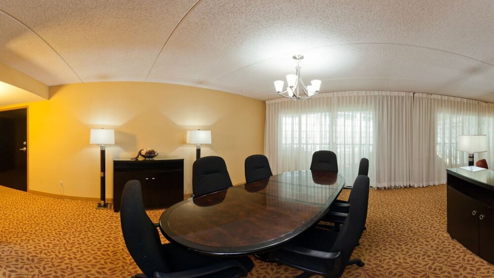 Holiday Inn Evansville Airport - photo 25