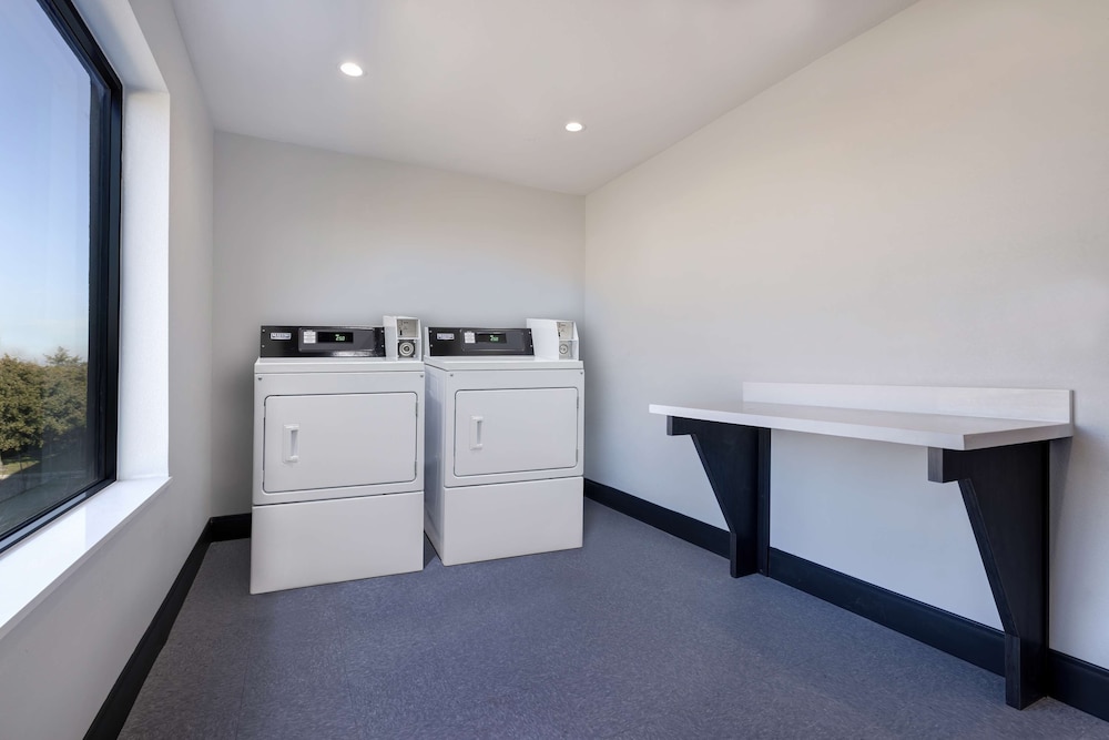 Motel 6 Dallas TX Methodist Charlton Medical Ctr. - photo 20