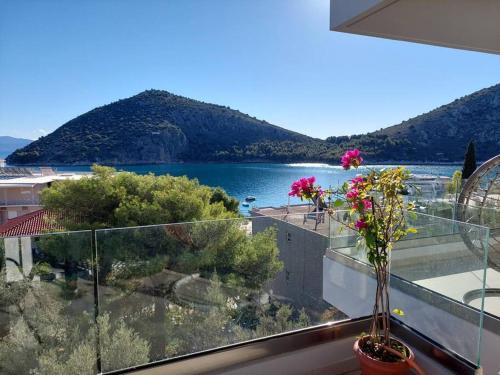 Gesyl Apartment — 4-Star Luxury Hotel in Tolon, Greece