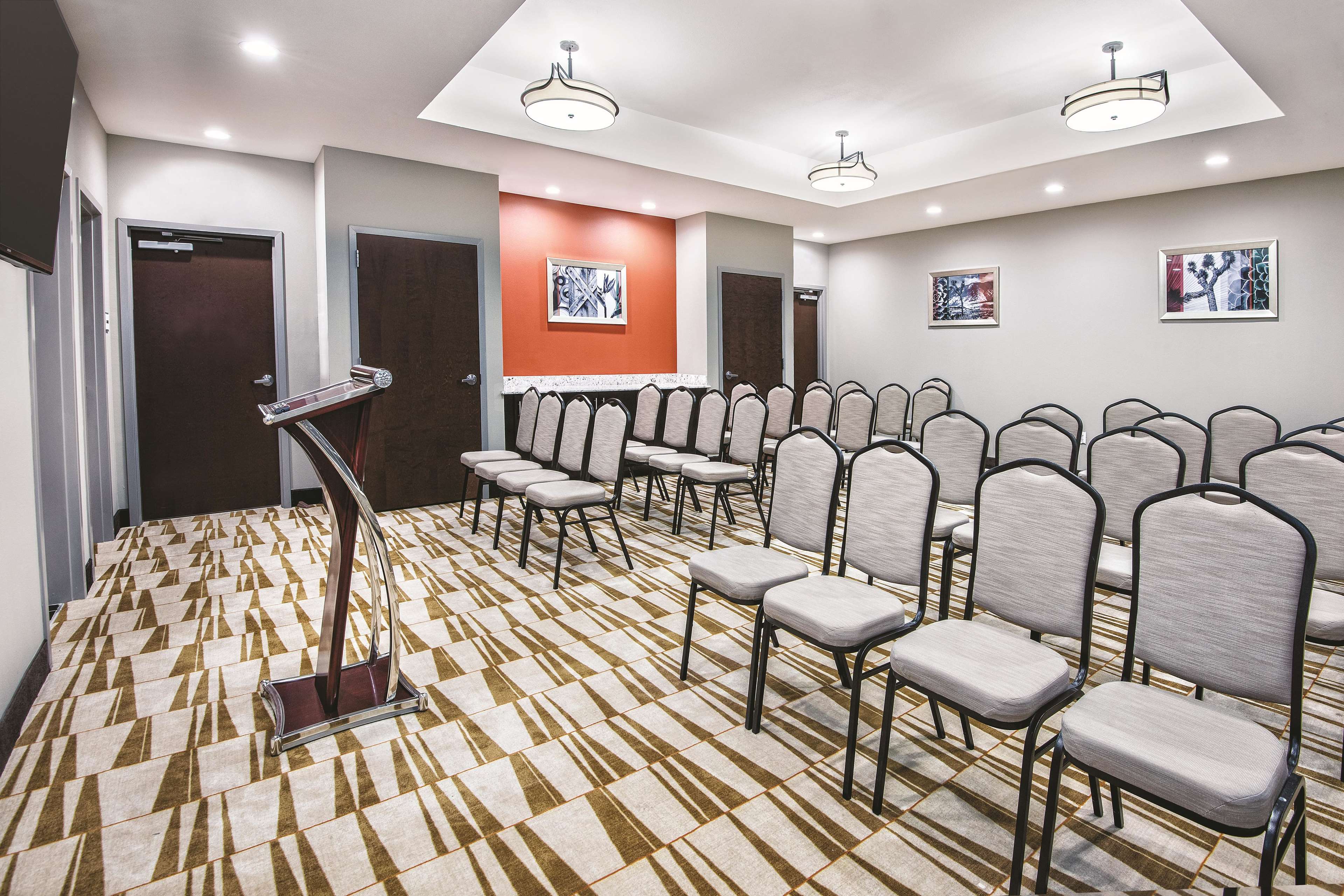 La Quinta by Wyndham San Antonio by Frost Bank Center - photo 9