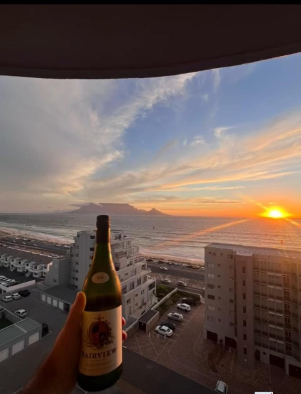 Oceanfront 2 Bedroom Apartment with Sunset Views at Ocean View B1001 Blouberg — 4-Star Luxury Hotel in Cape Town, South Africa