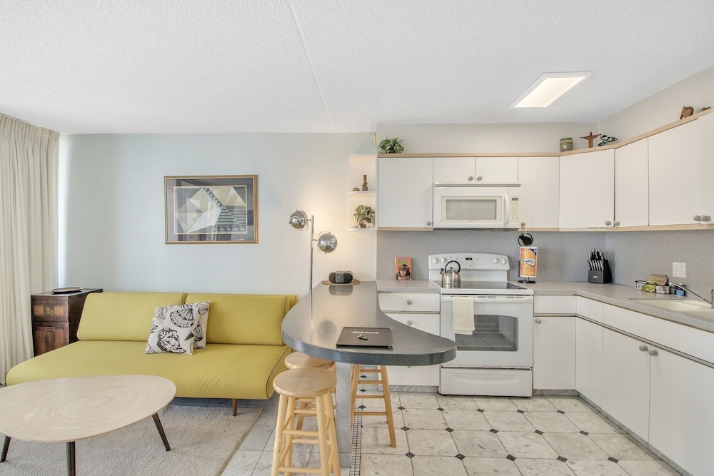 High Rise Ocean View Waikiki Condo FREE Parking & Wi Fi by Koko Resort Vacation Rentals - photo 18