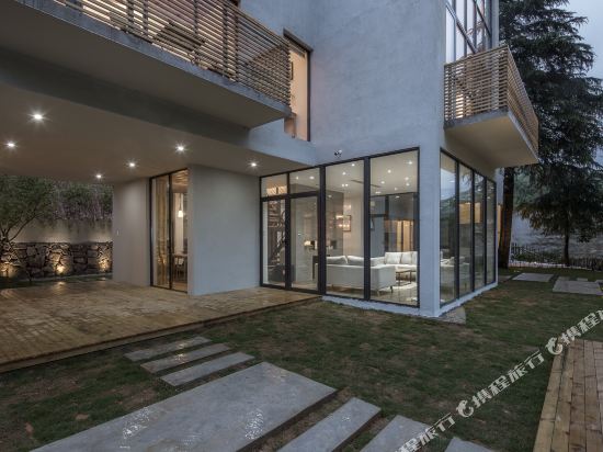 Moganshan Shallow Landscape Linqi Guyin Resort Hotel in Deqing, People's Republic of China