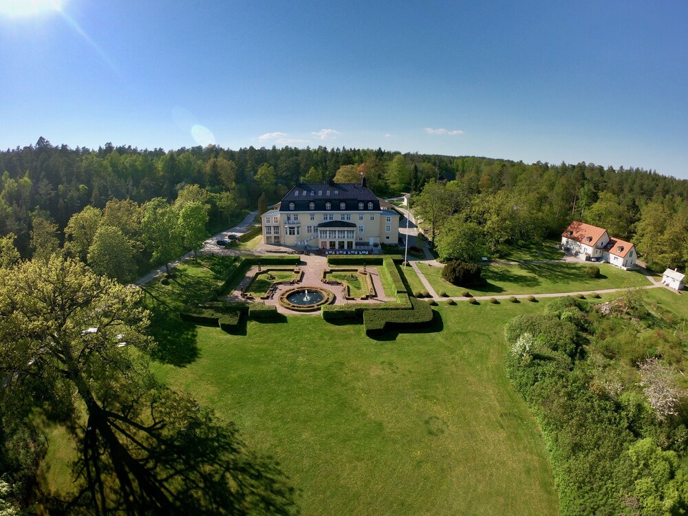 Villa Fridhem — 4-Star Luxury Hotel in Norrkoeping, Sweden