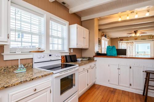 Coastal Breeze by Oak Island Accommodations - photo 37