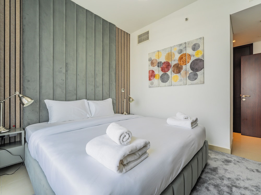 Luxury Condo With Burj Khalifa and Fountain Views — 5-Star Luxury Hotel in Dubai, United Arab Emirates