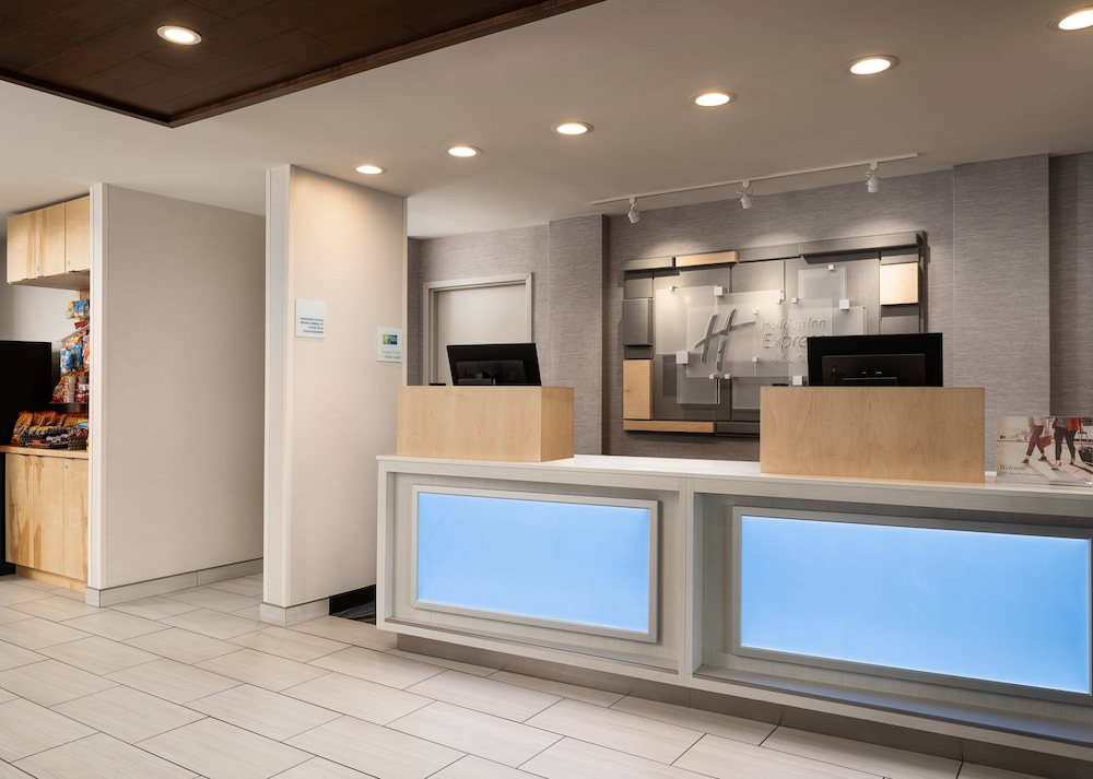 Holiday Inn Express & Suites Olive Branch by IHG - photo 30
