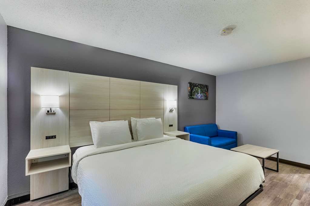 Days Inn by Wyndham Savannah Gateway I 95 - photo 10